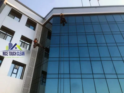 شركة تنظيف واجهات - شركة نظافة واجهات المباني - شركة تنظيف الواجهات الزجاجية - شركة نايس تاتش لخدمات التنظيف - تنظيف واجهات المباني الزجاجية
